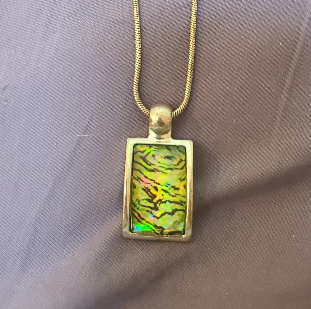 Necklace with Faceted Animal-print Pendant Silvertone